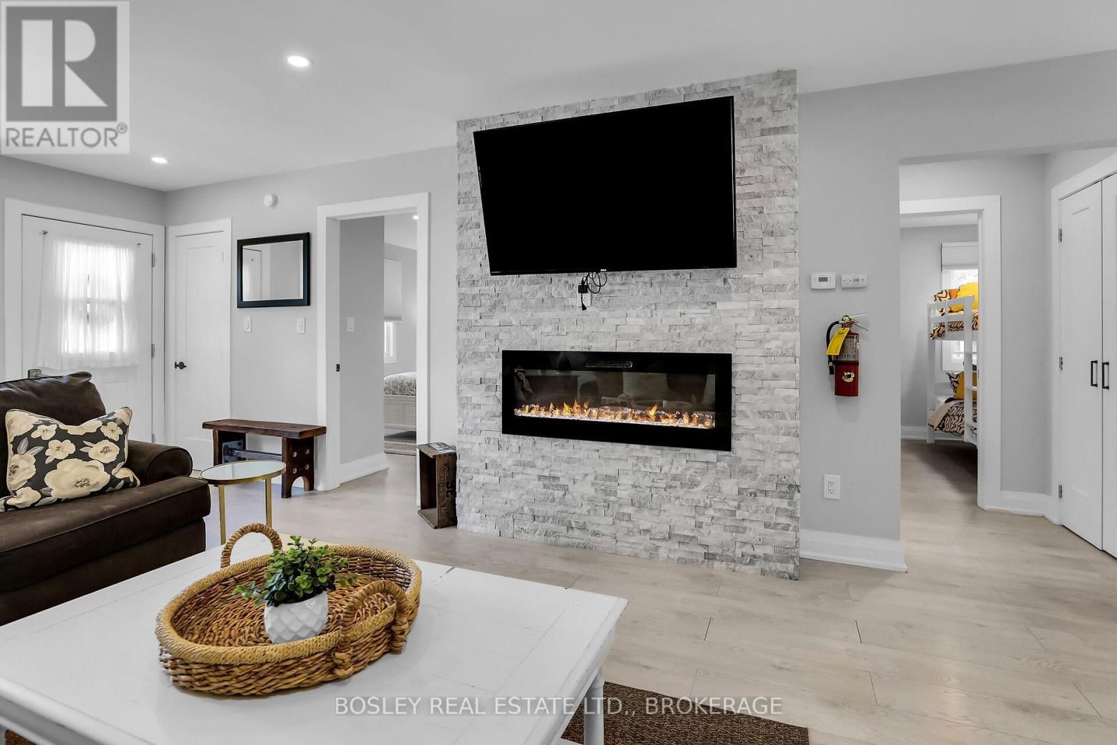 380 LAKEWOOD AVENUE Image 21