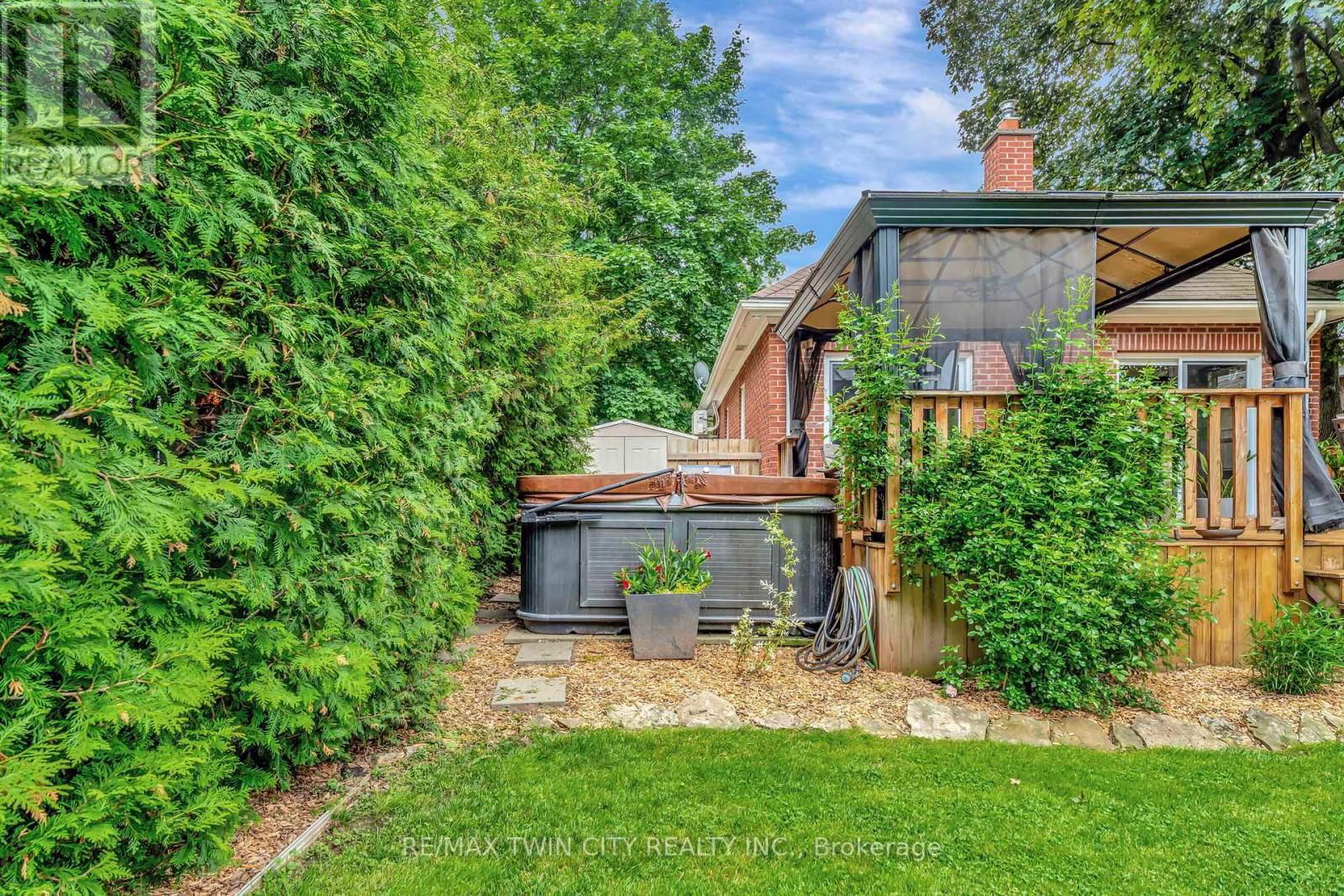 199 DUNDAS LANE Image 28