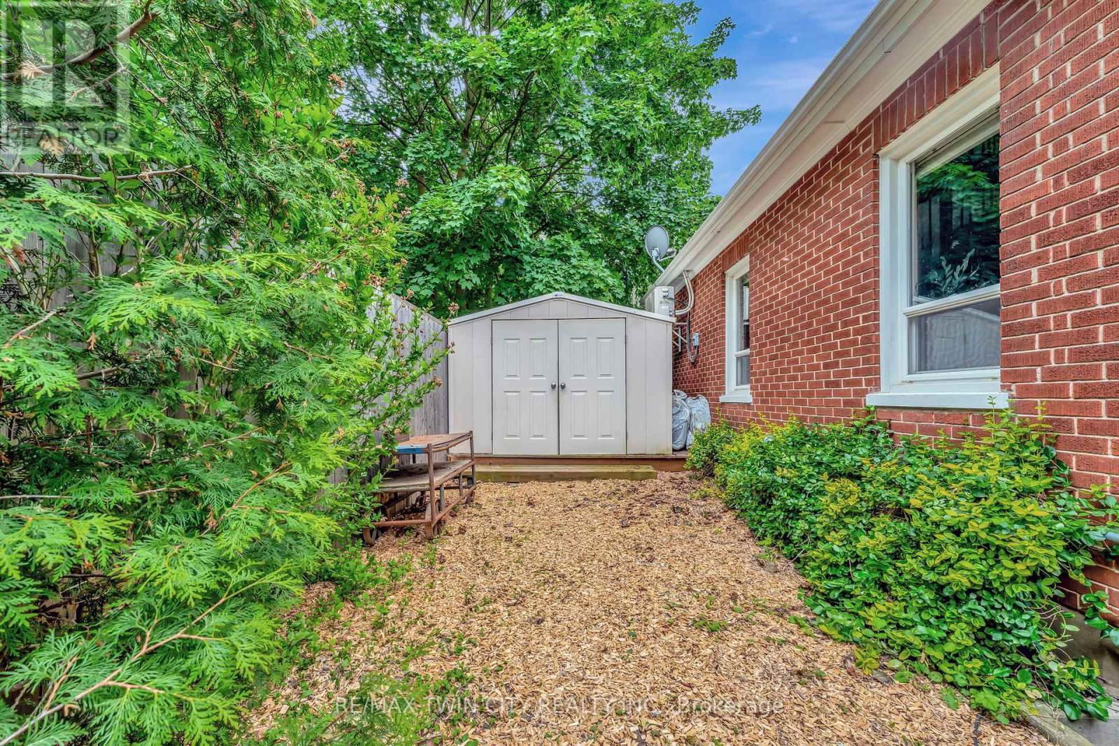 199 DUNDAS LANE Image 33