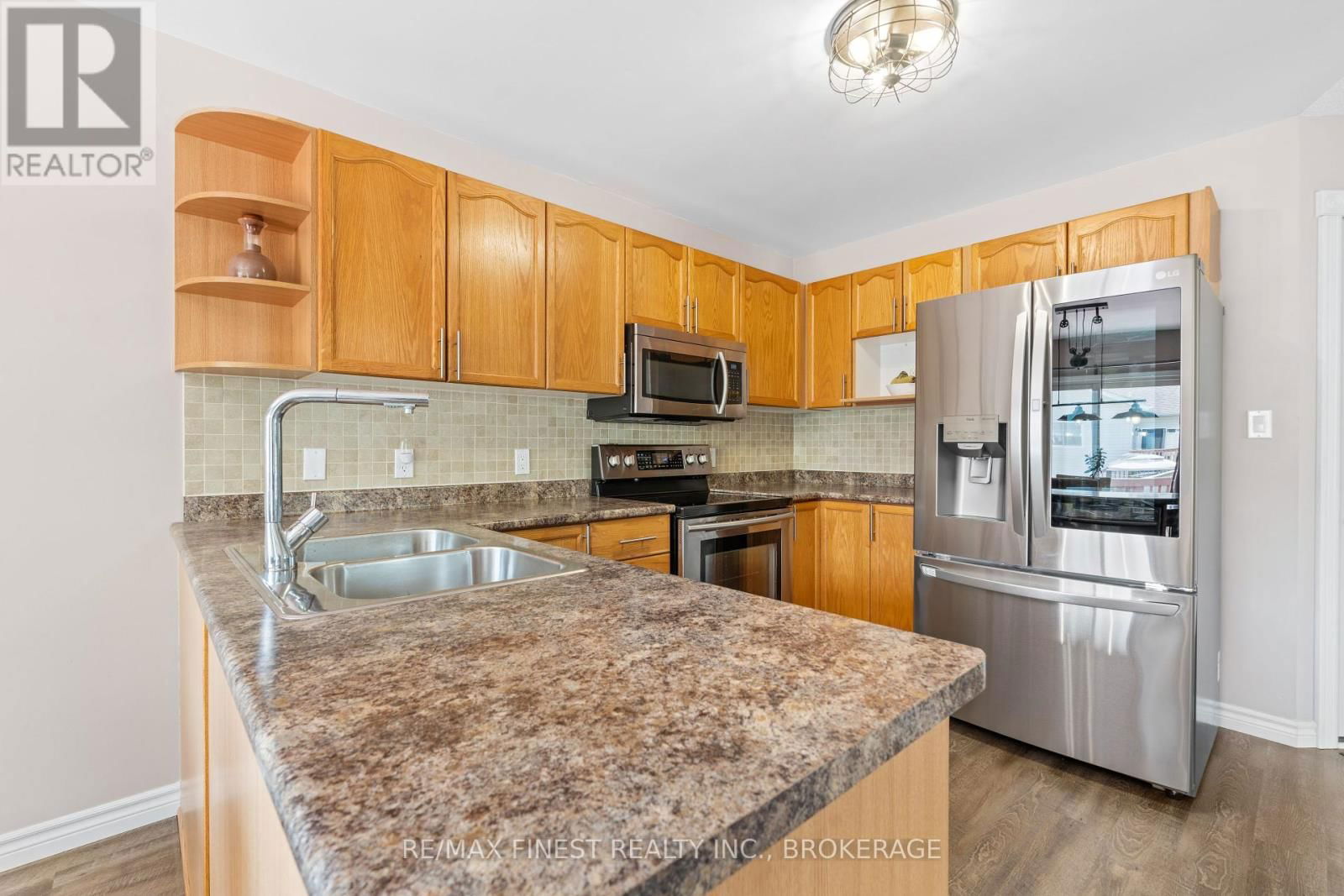 981 RAINBOW CRESCENT Image 12