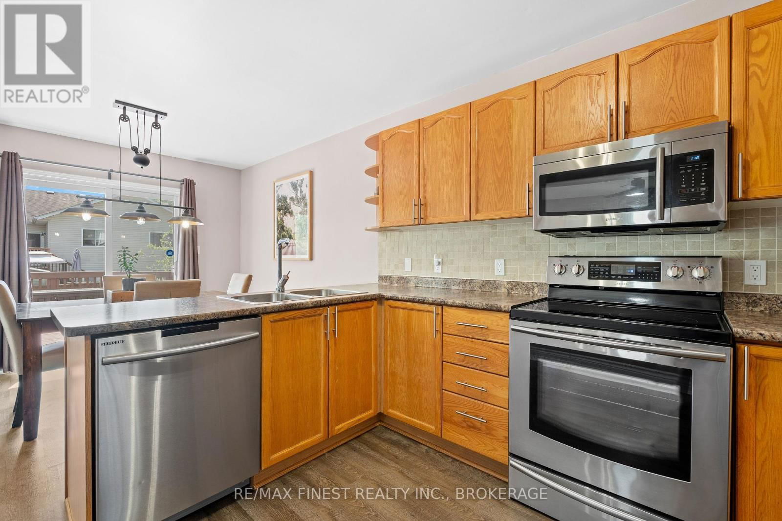 981 RAINBOW CRESCENT Image 13