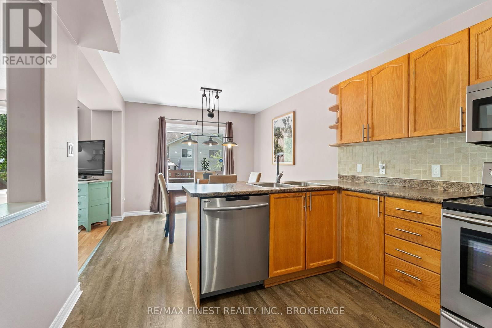 981 RAINBOW CRESCENT Image 14