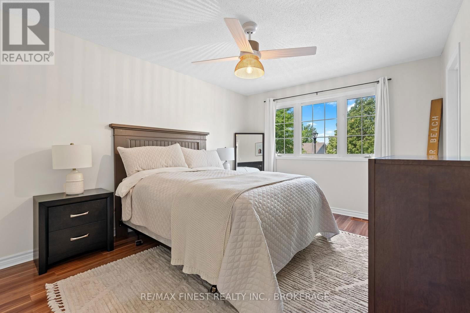 981 RAINBOW CRESCENT Image 16