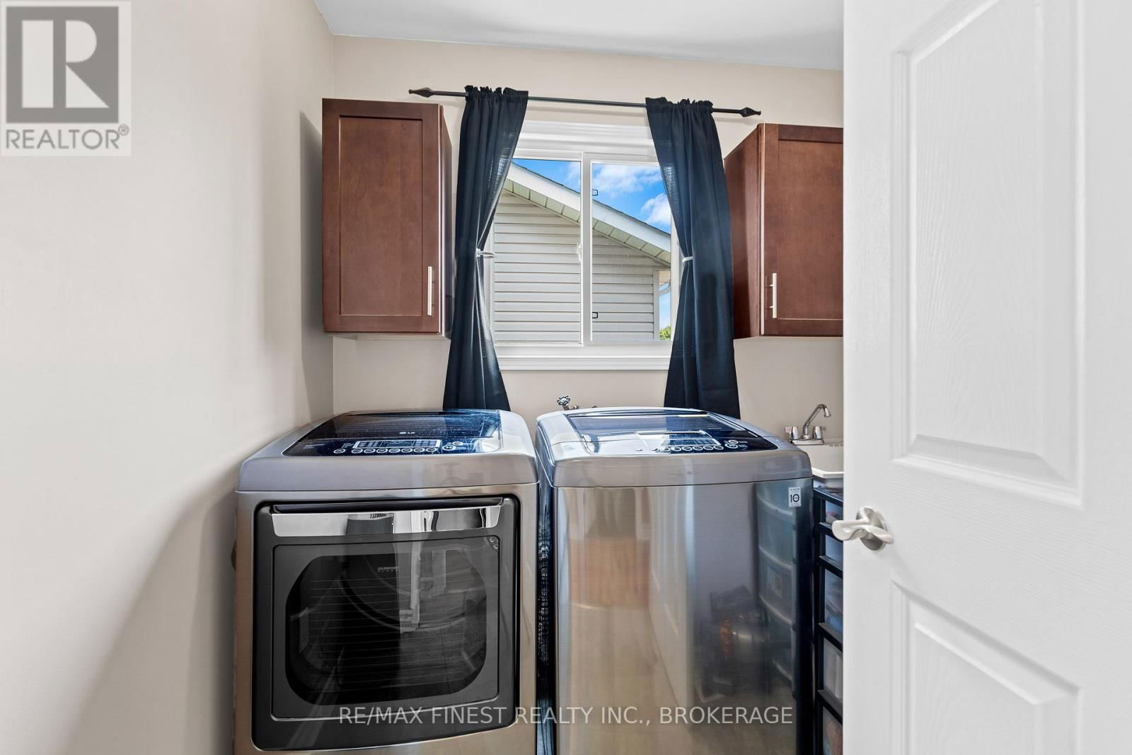 981 RAINBOW CRESCENT Image 22
