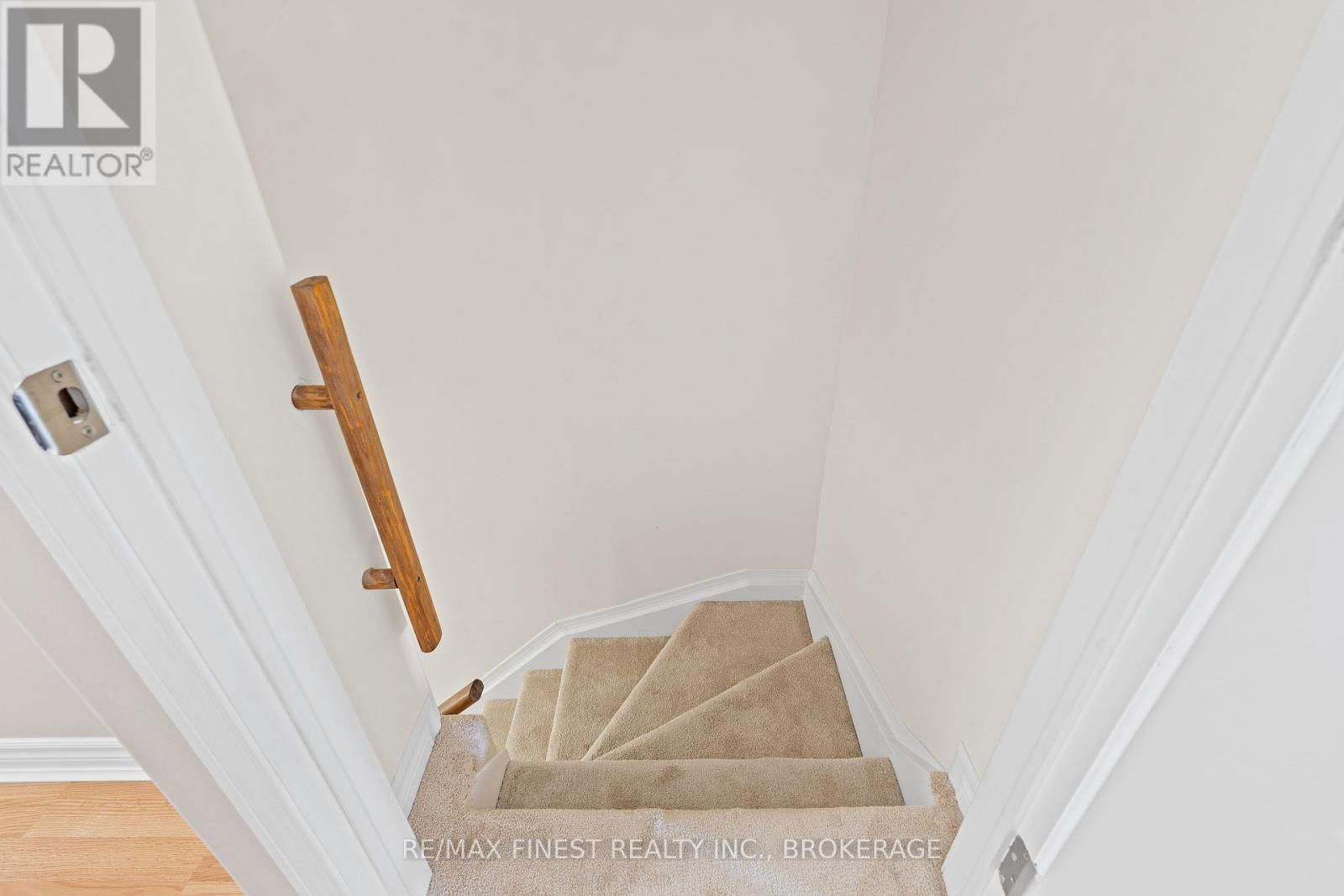 981 RAINBOW CRESCENT Image 23