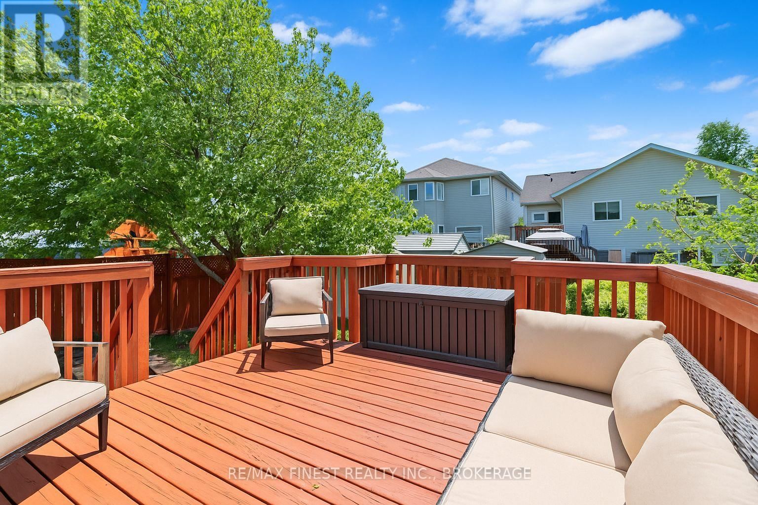 981 RAINBOW CRESCENT Image 26
