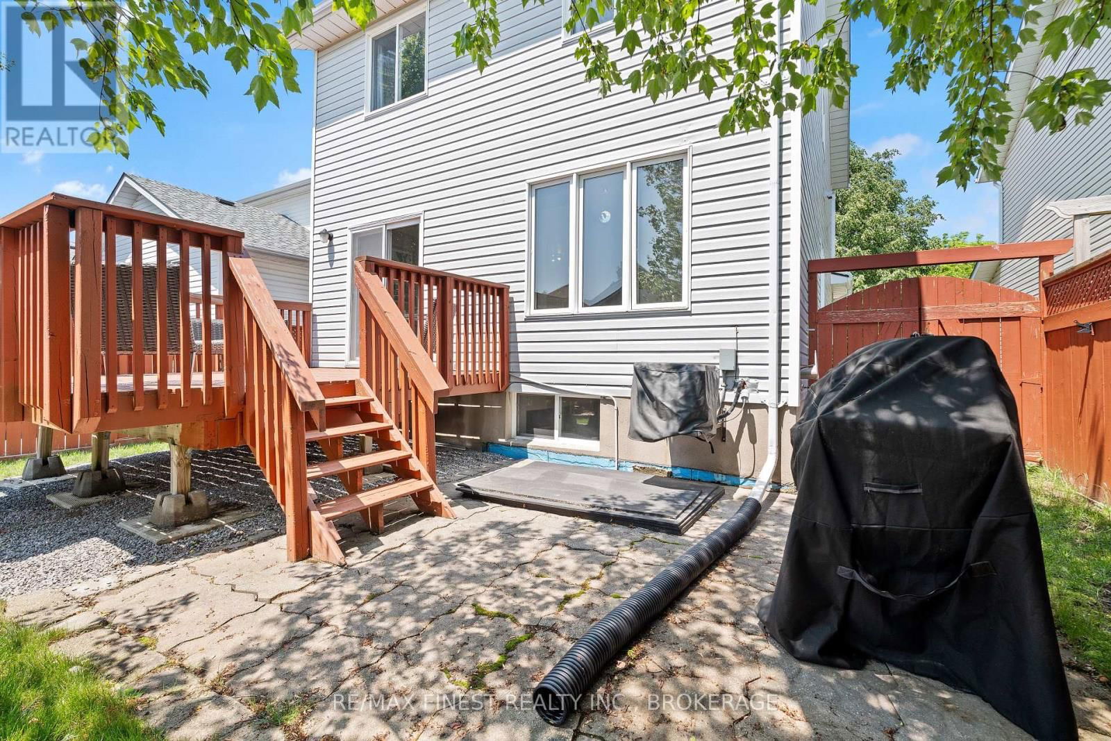 981 RAINBOW CRESCENT Image 27