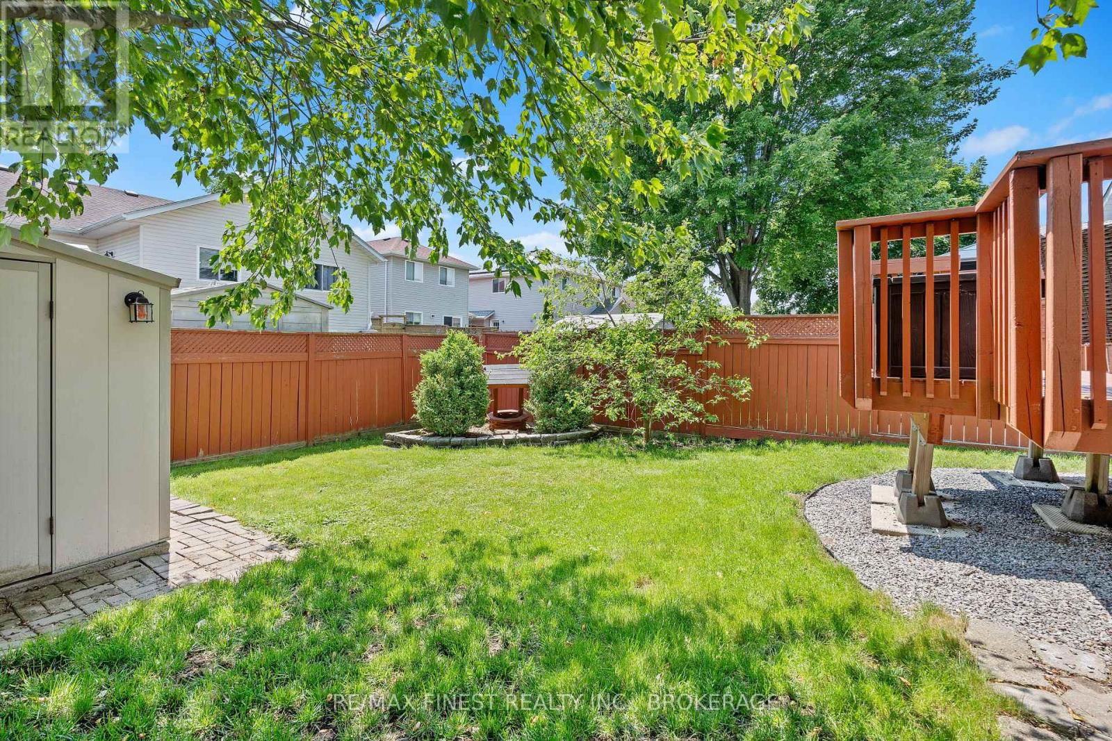 981 RAINBOW CRESCENT Image 28