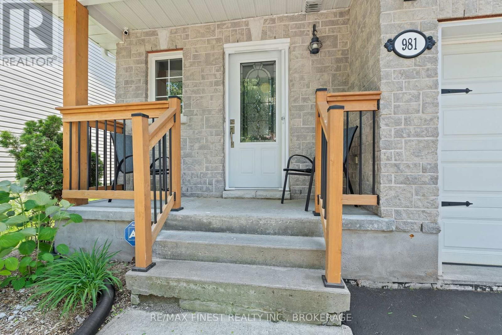 981 RAINBOW CRESCENT Image 3