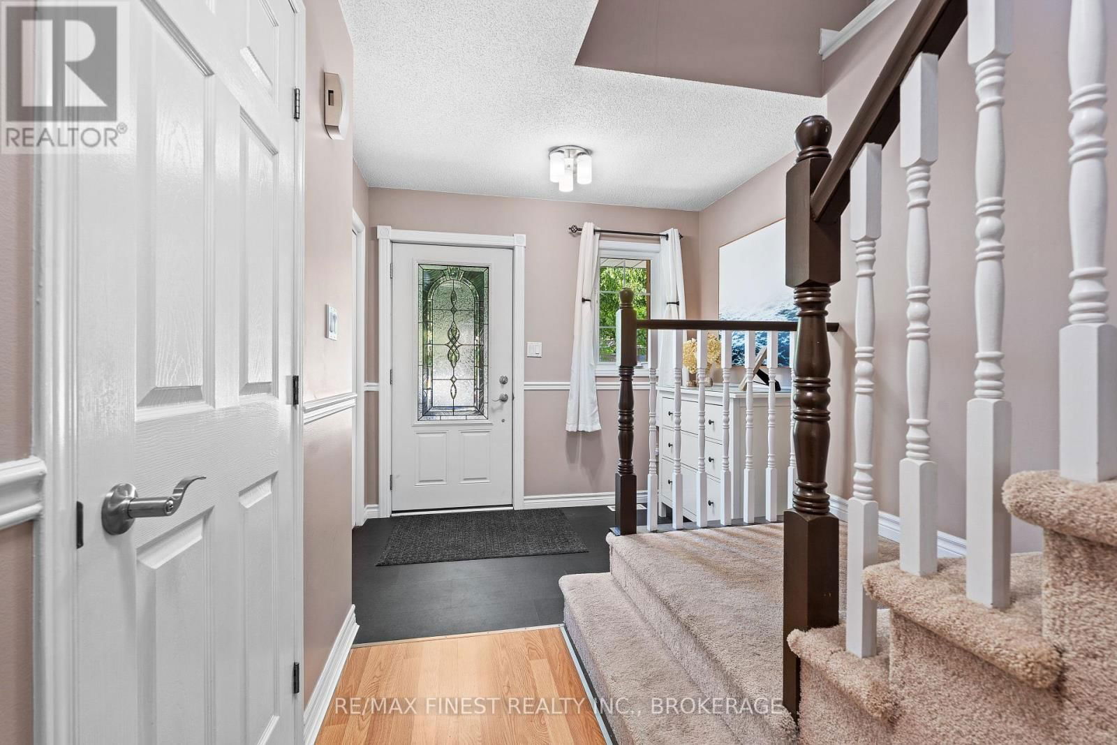 981 RAINBOW CRESCENT Image 4