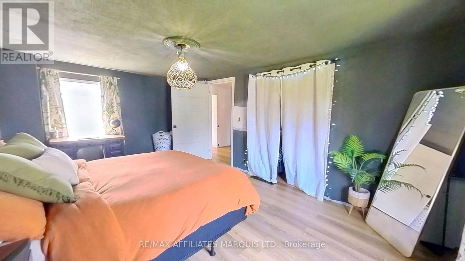 58 ELM STREET Image 14