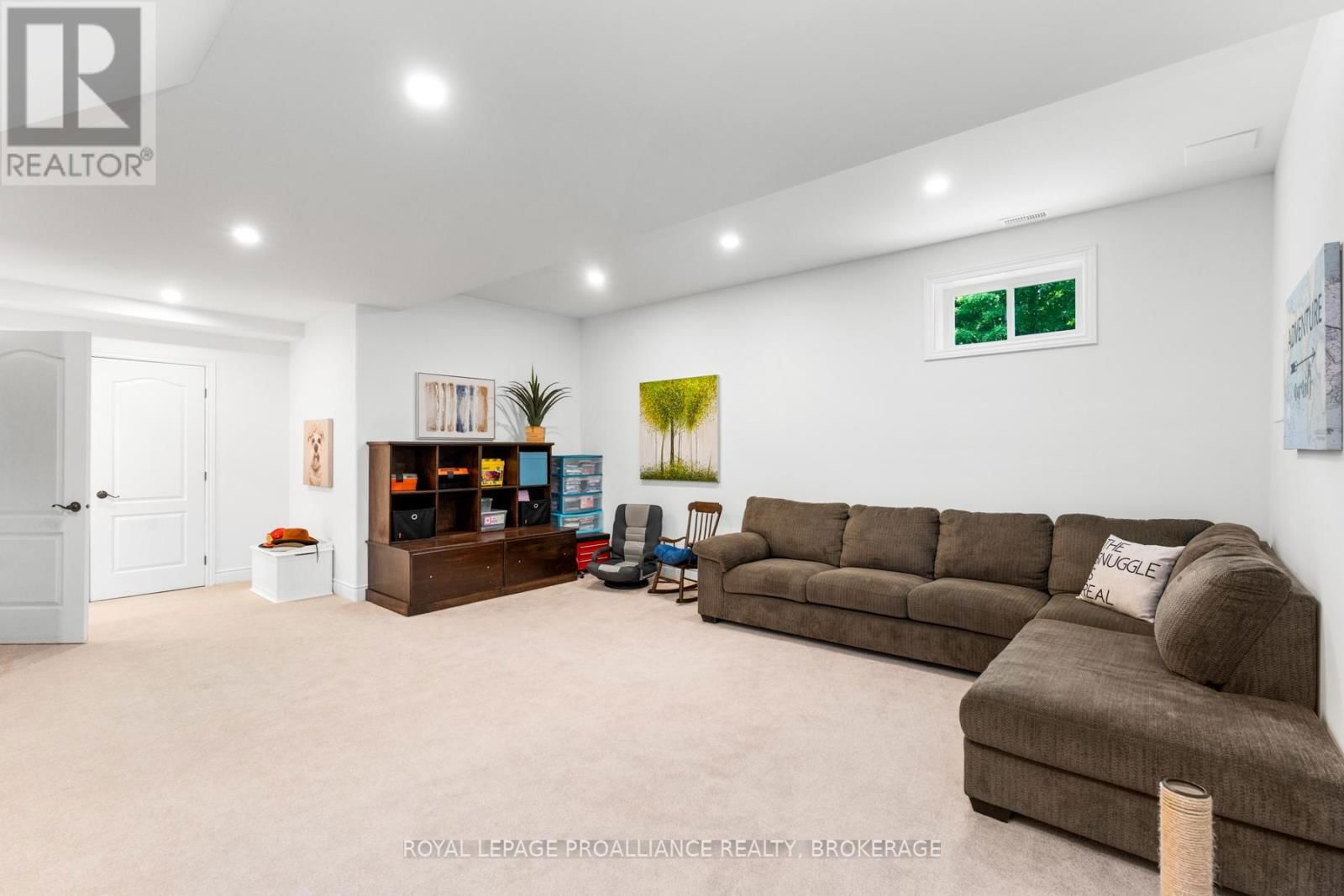10 OWEN AVENUE Image 31
