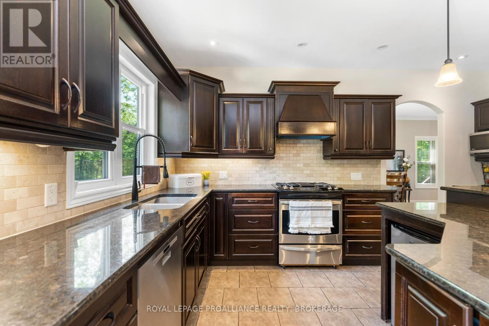 10 OWEN AVENUE Image 9