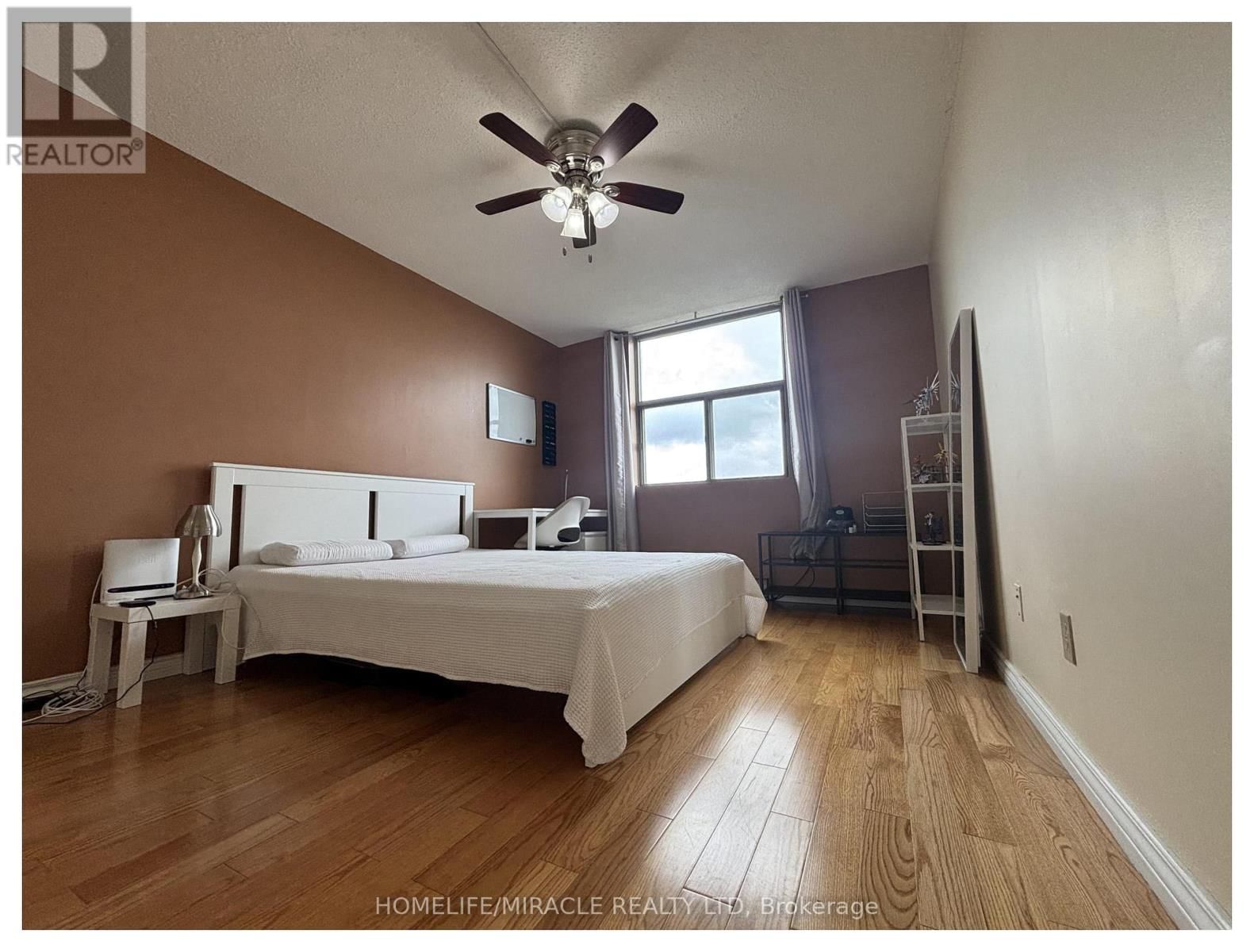 1409 - 2760 CAROUSEL CRESCENT Image 36