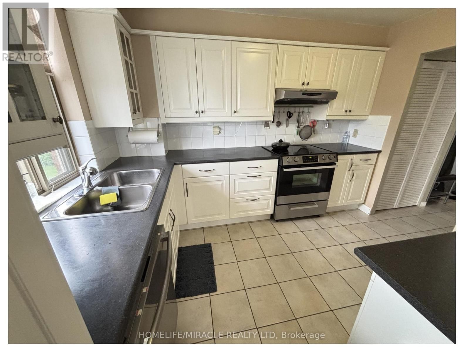 1409 - 2760 CAROUSEL CRESCENT Image 41