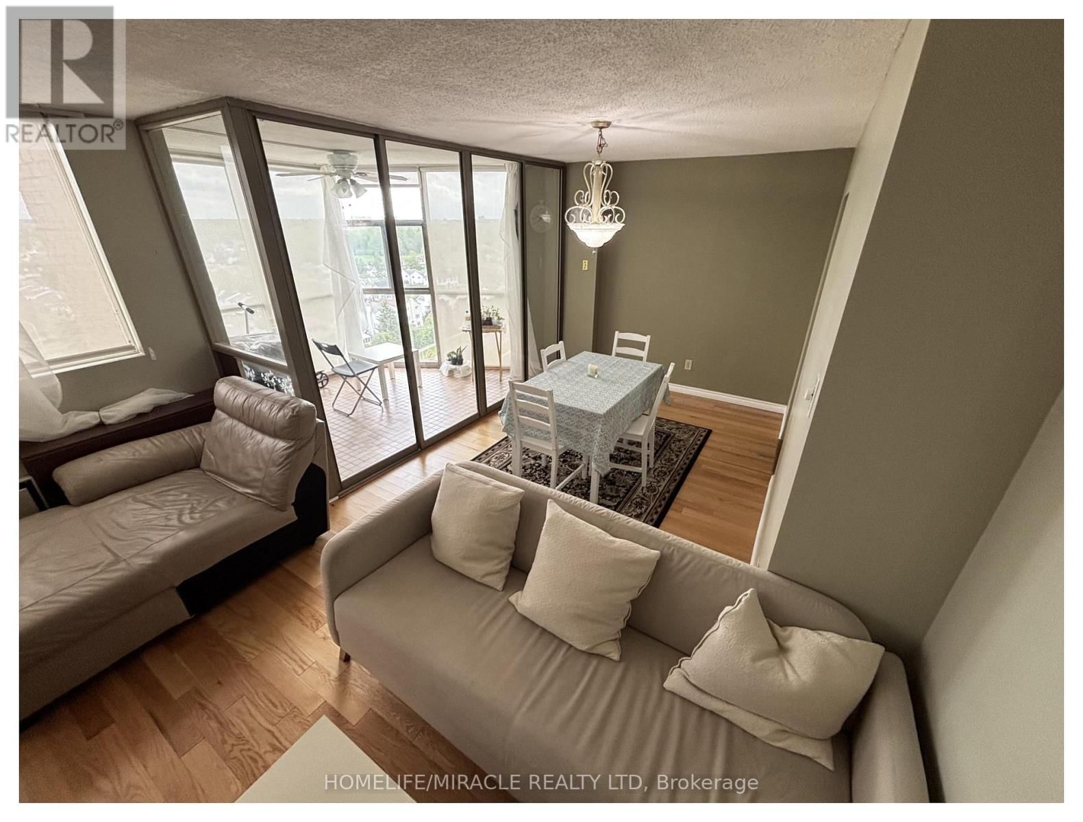 1409 - 2760 CAROUSEL CRESCENT Image 44