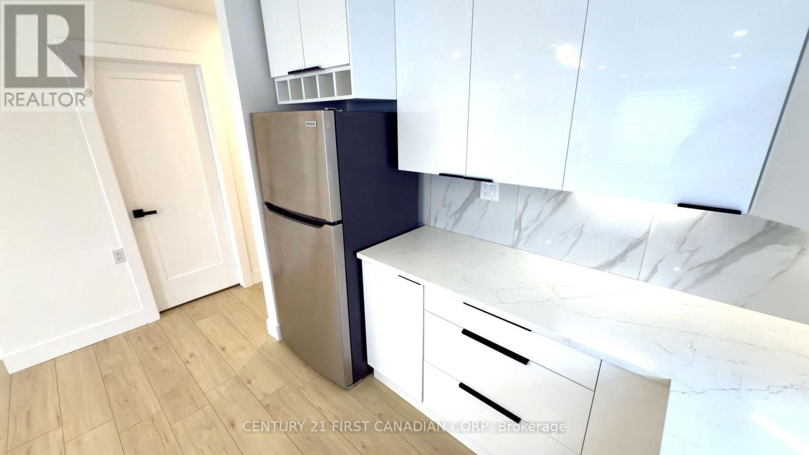18 WATSON STREET Image 21