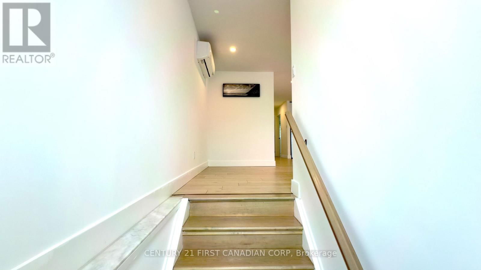 18 WATSON STREET Image 6