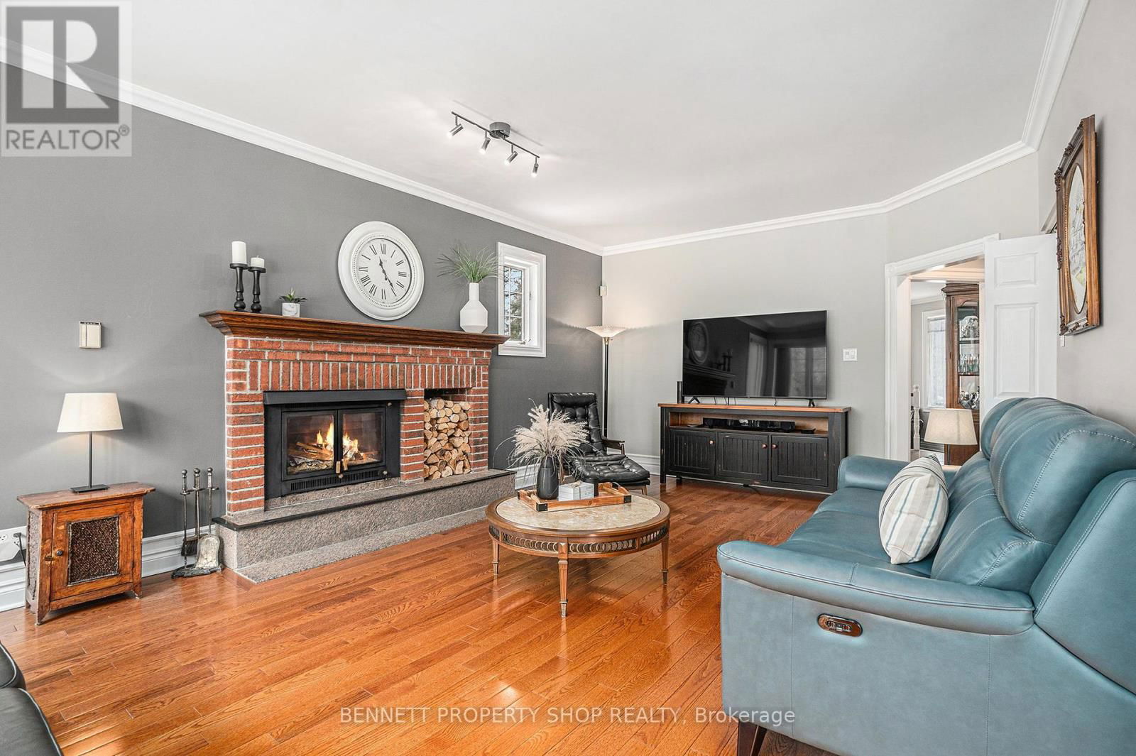 22 ASHWOOD CRESCENT Image 11