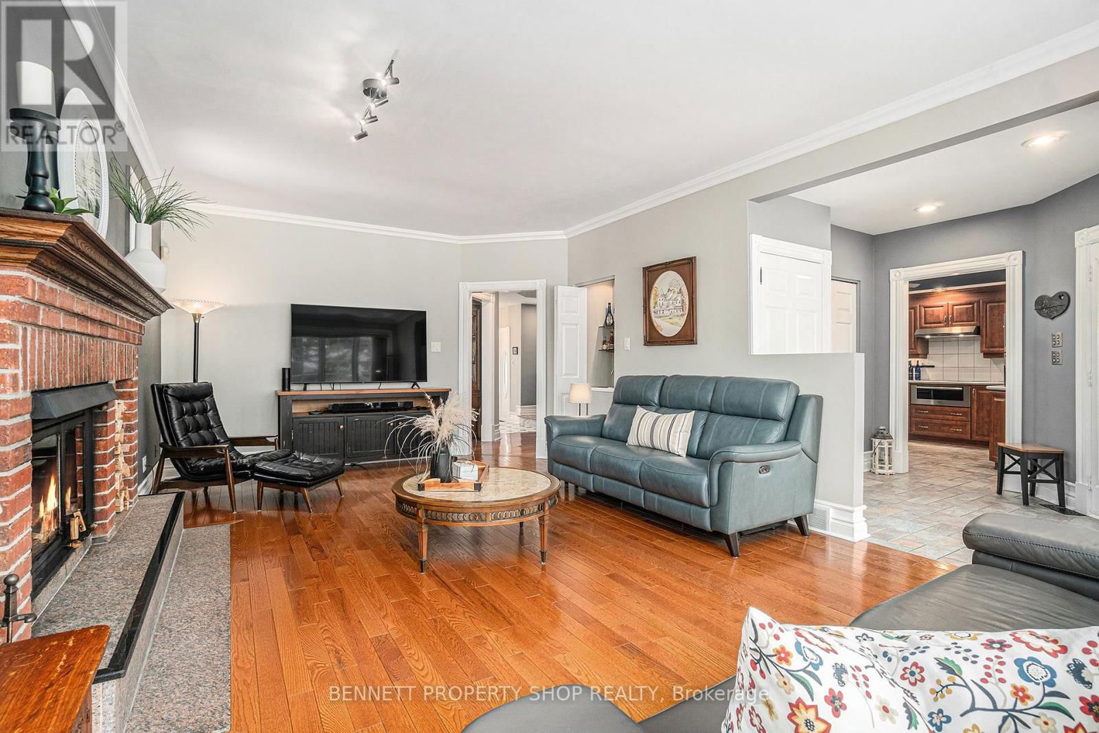 22 ASHWOOD CRESCENT Image 12