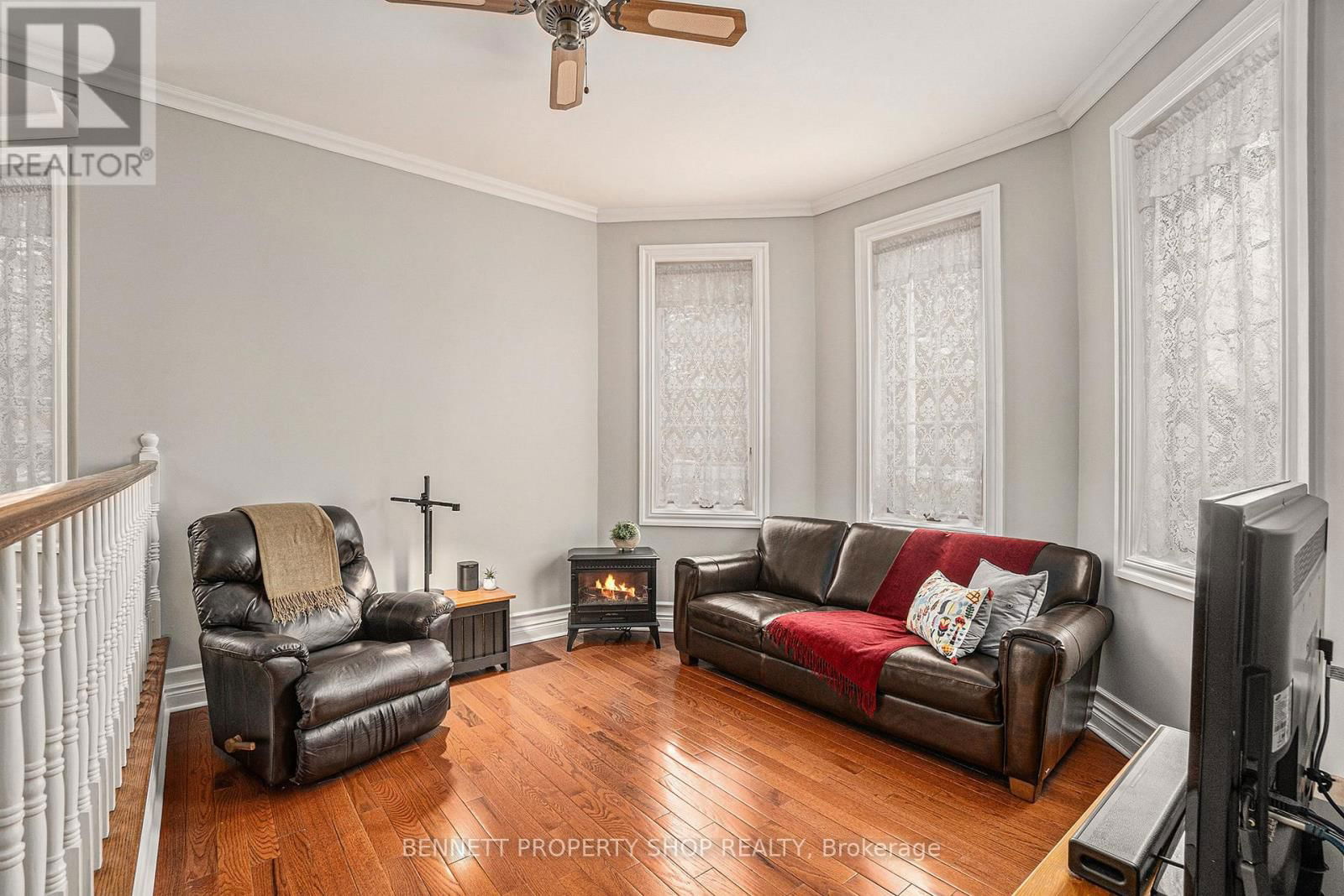 22 ASHWOOD CRESCENT Image 17