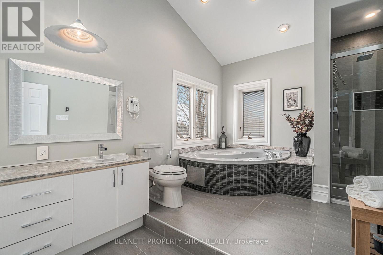 22 ASHWOOD CRESCENT Image 22