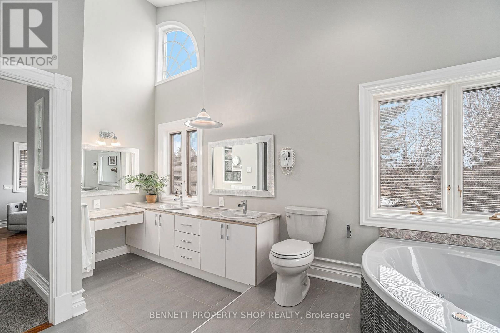 22 ASHWOOD CRESCENT Image 23