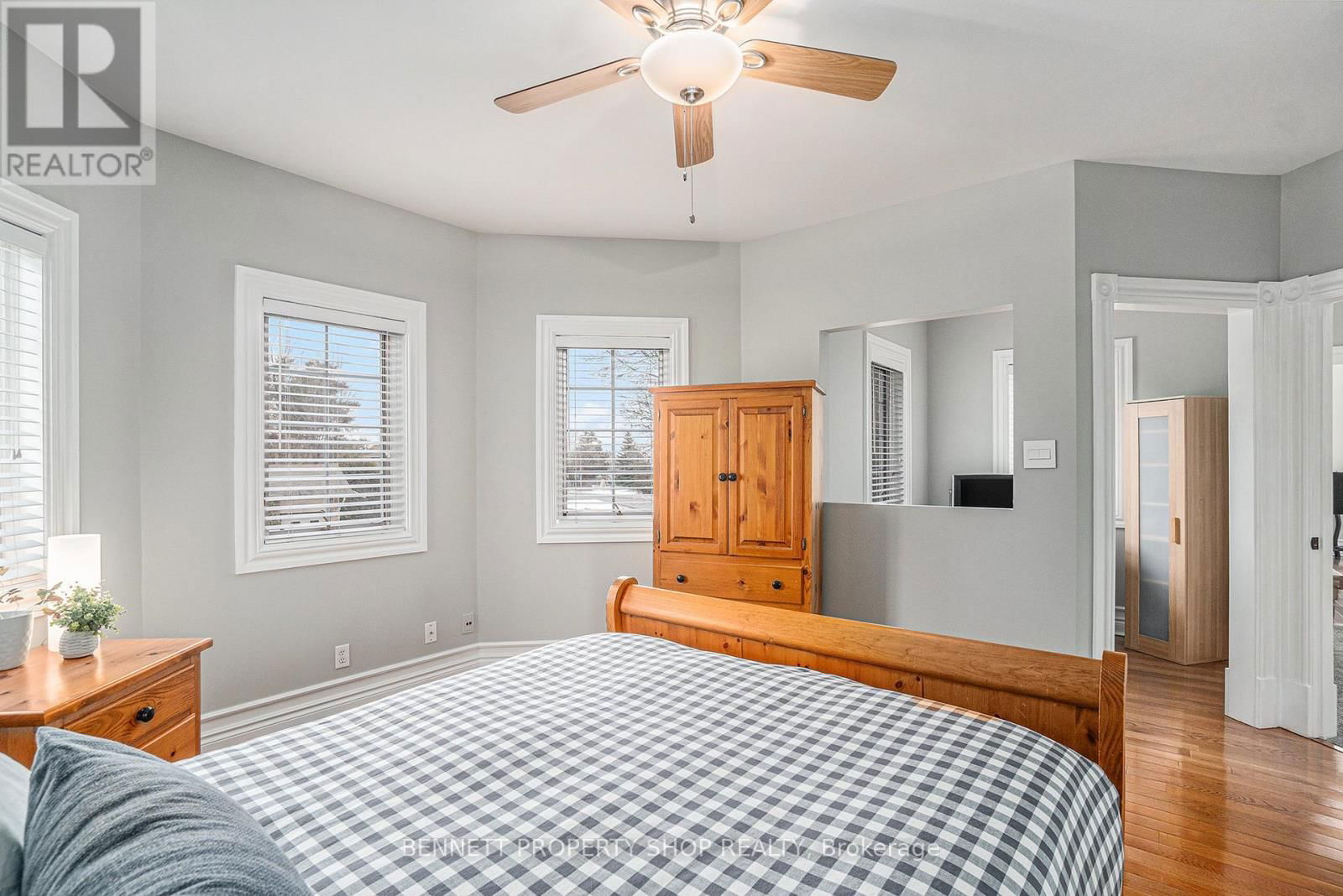 22 ASHWOOD CRESCENT Image 25