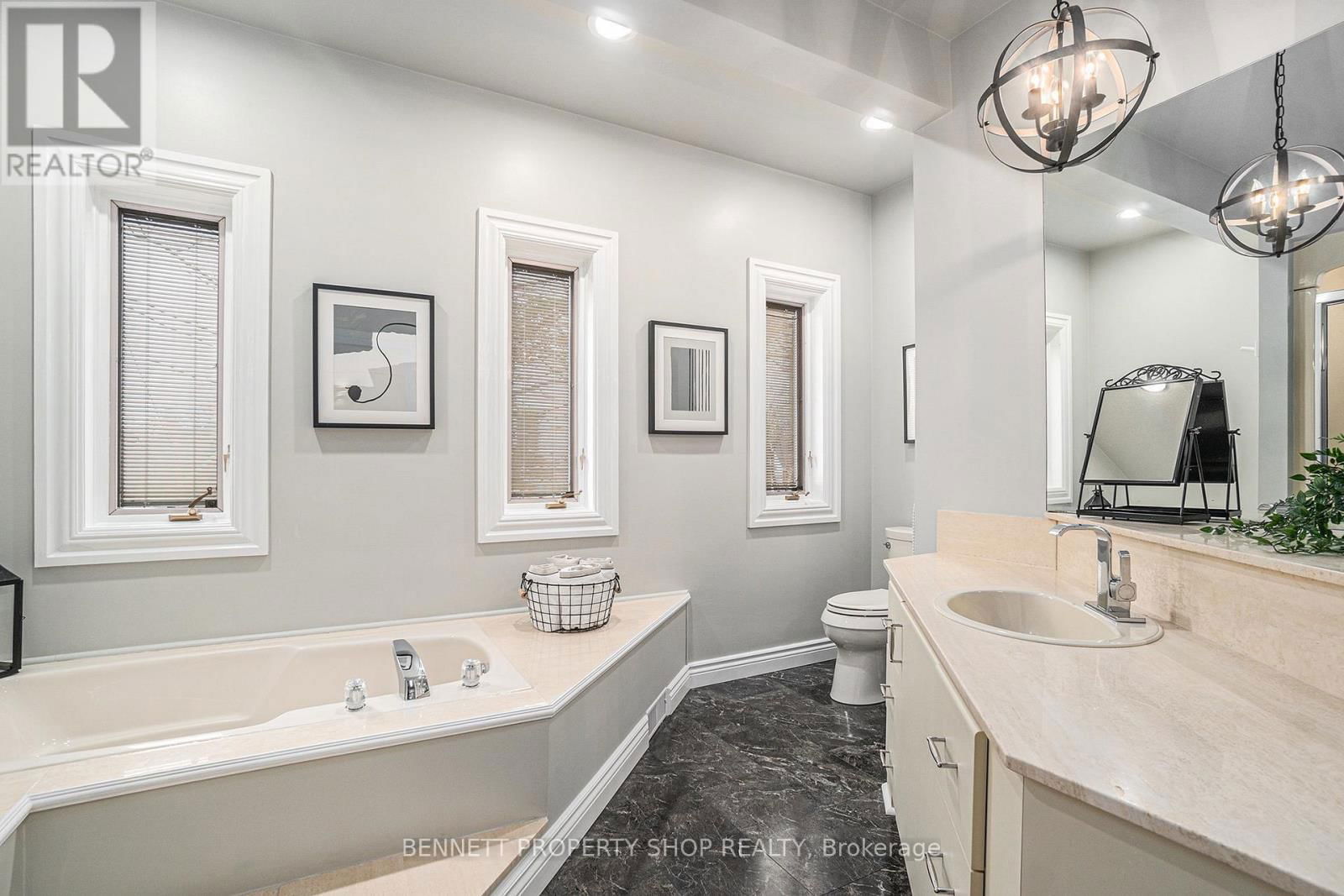 22 ASHWOOD CRESCENT Image 28