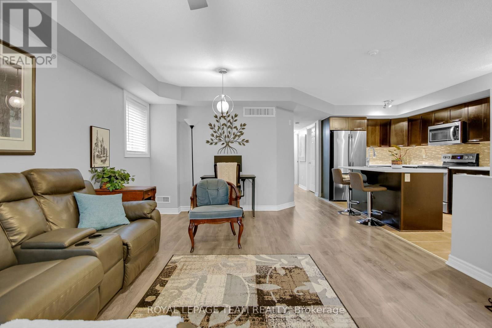 2 - 565 STONEFIELD Image 15