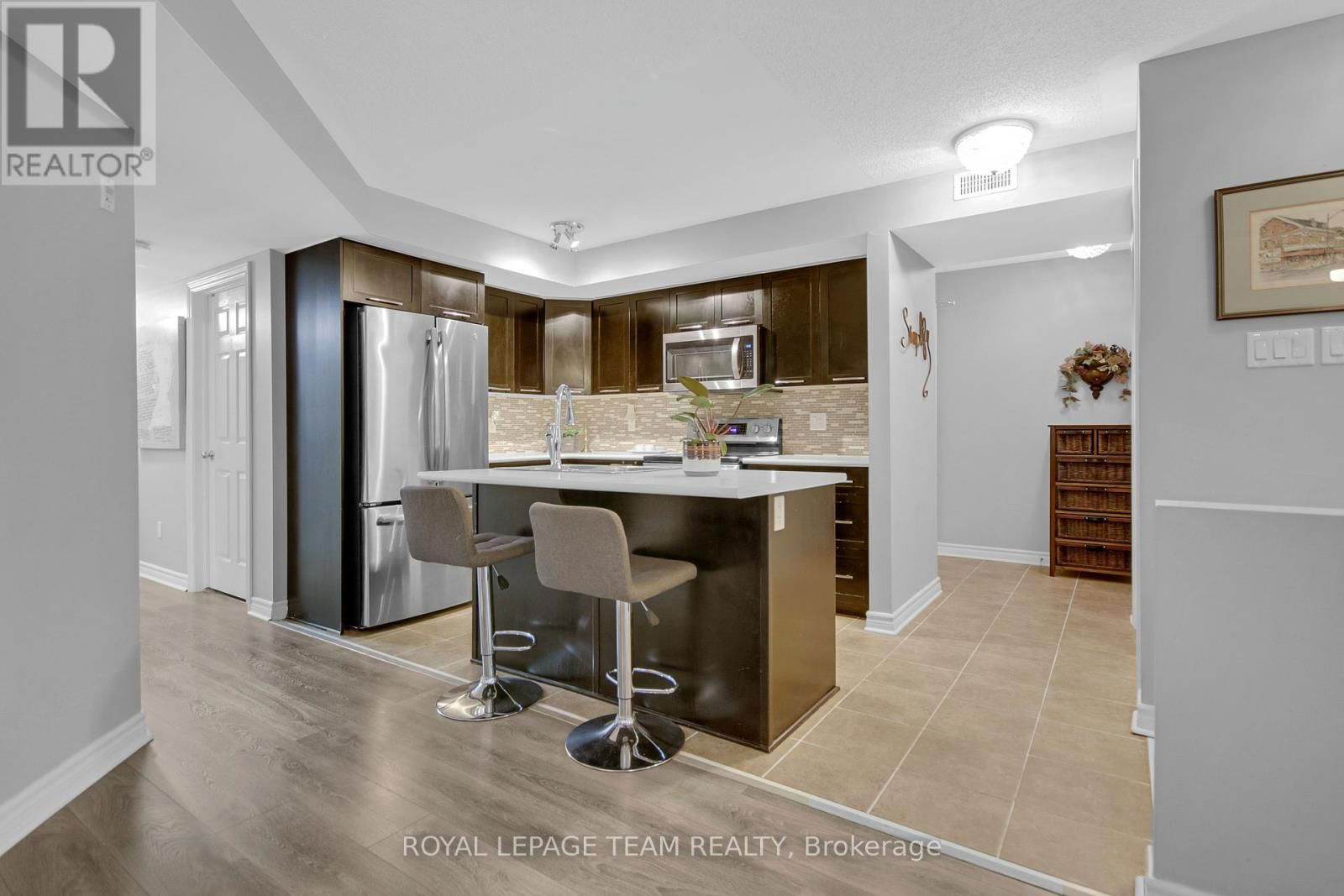 2 - 565 STONEFIELD Image 16