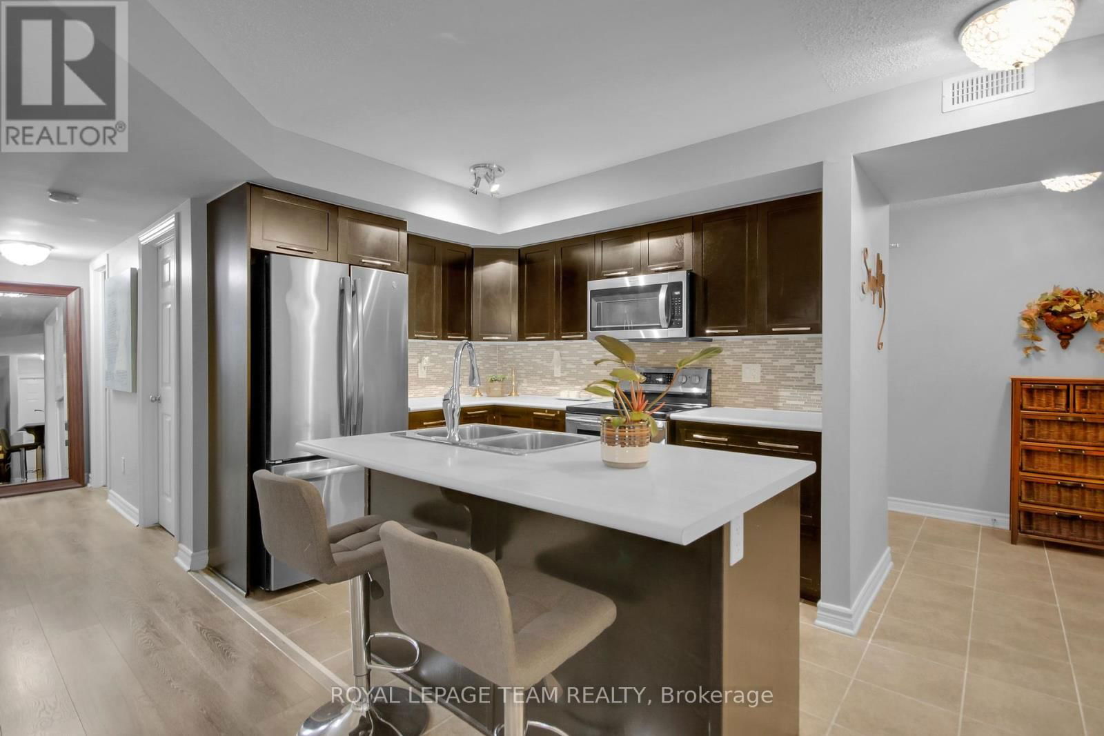 2 - 565 STONEFIELD Image 17