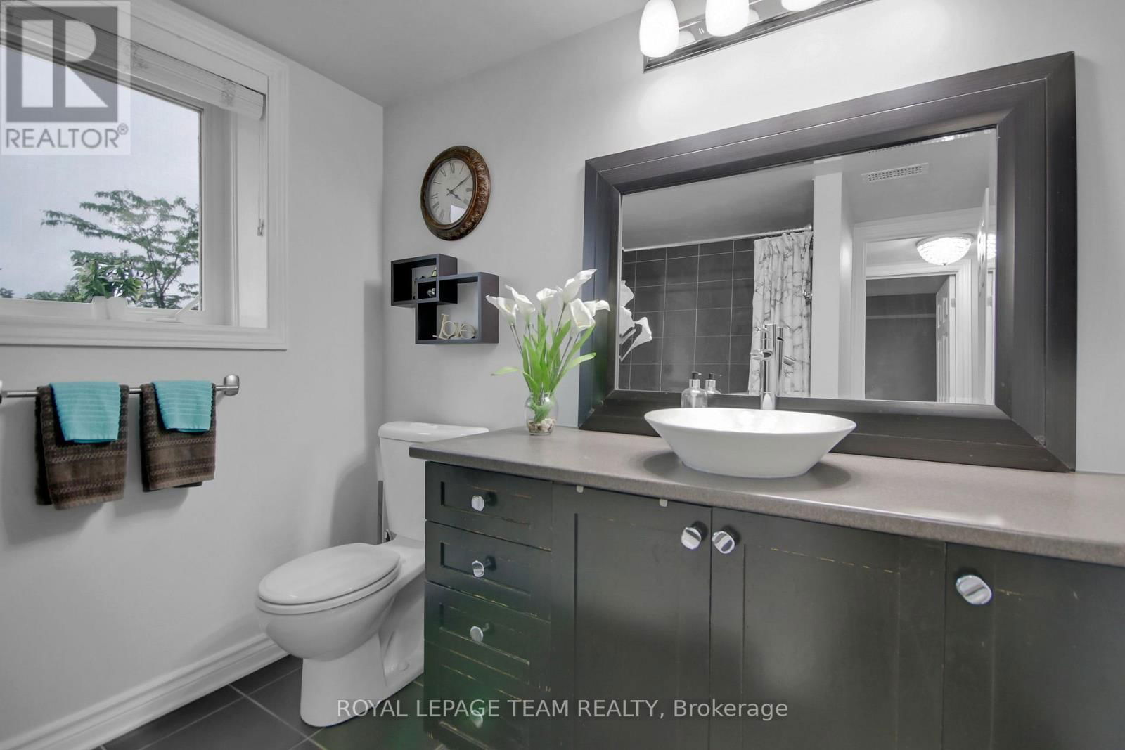 2 - 565 STONEFIELD Image 22