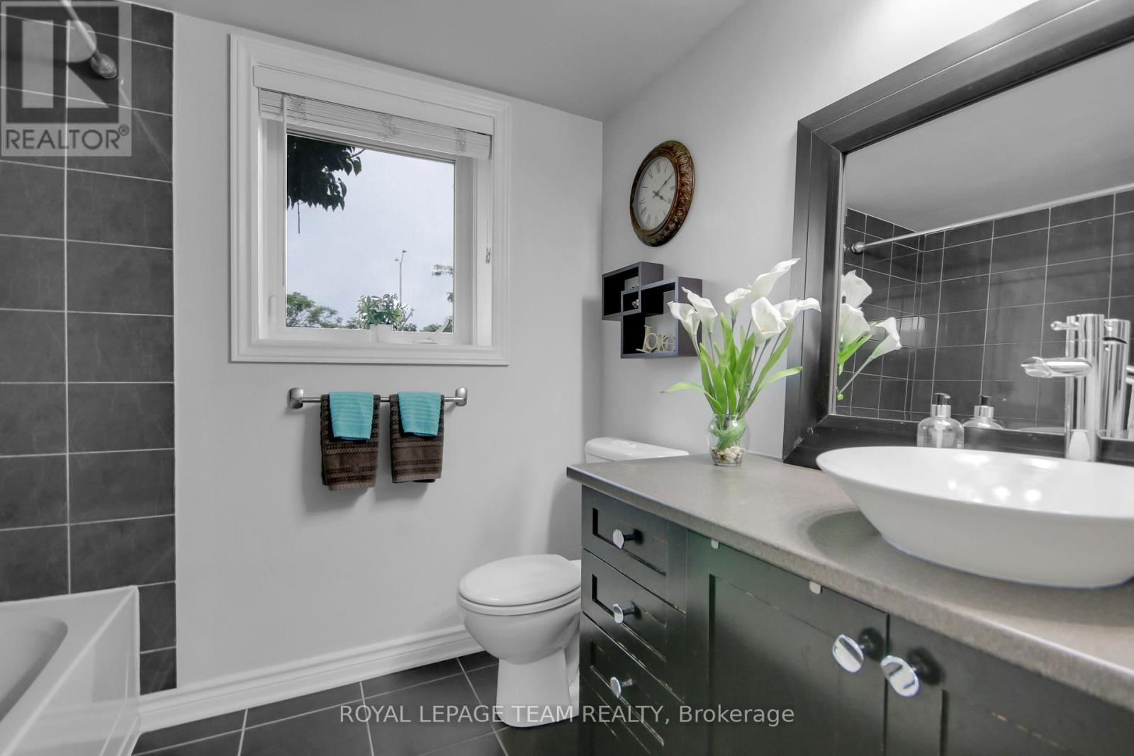 2 - 565 STONEFIELD Image 23