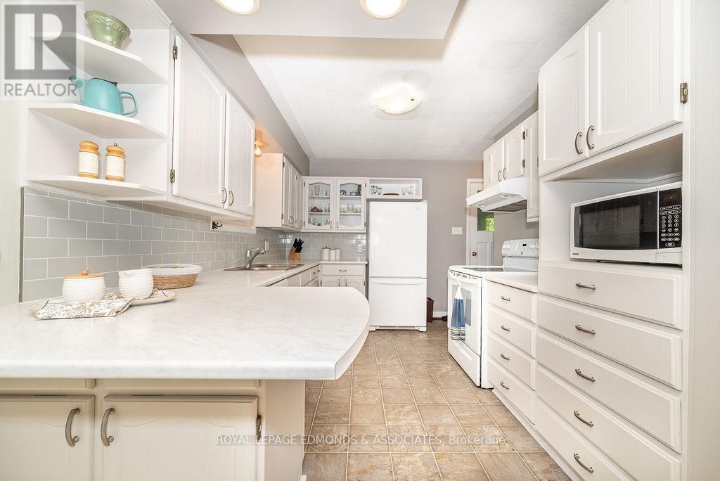 337 DOMBROSKIE ROAD Image 14