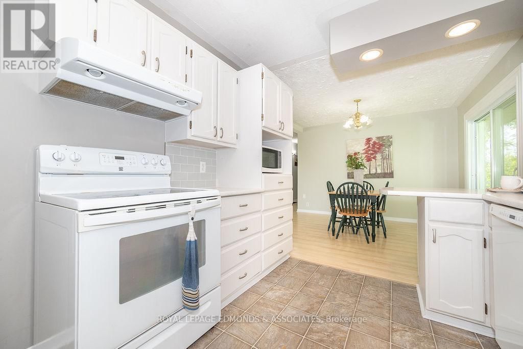 337 DOMBROSKIE ROAD Image 18
