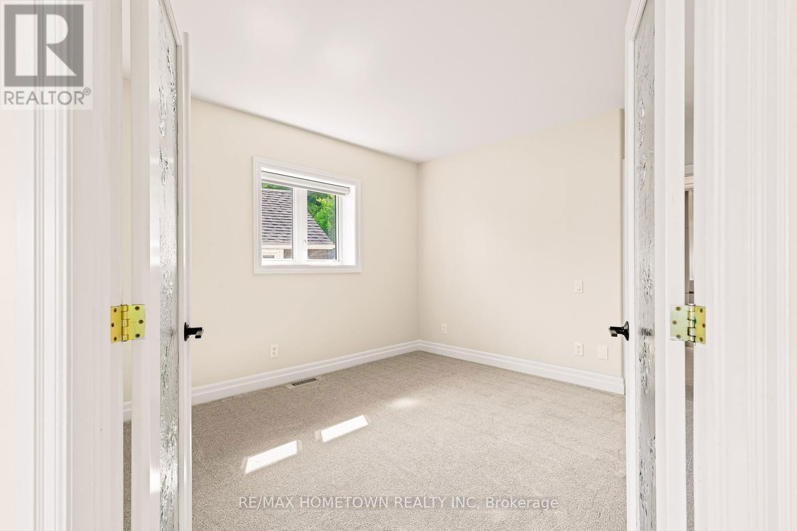 908 SHARPE'S LANE Image 19