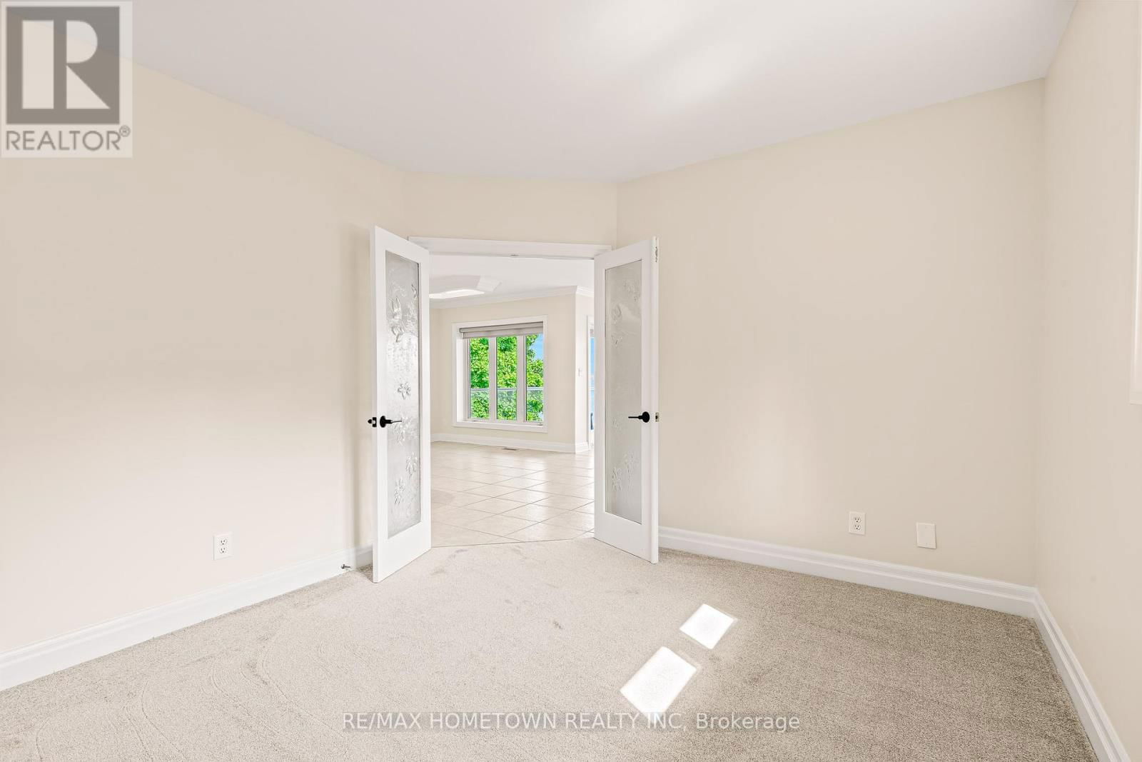 908 SHARPE'S LANE Image 20