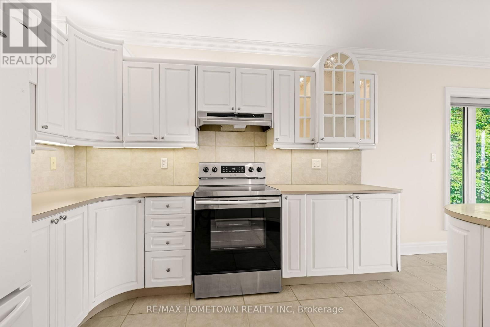 908 SHARPE'S LANE Image 24
