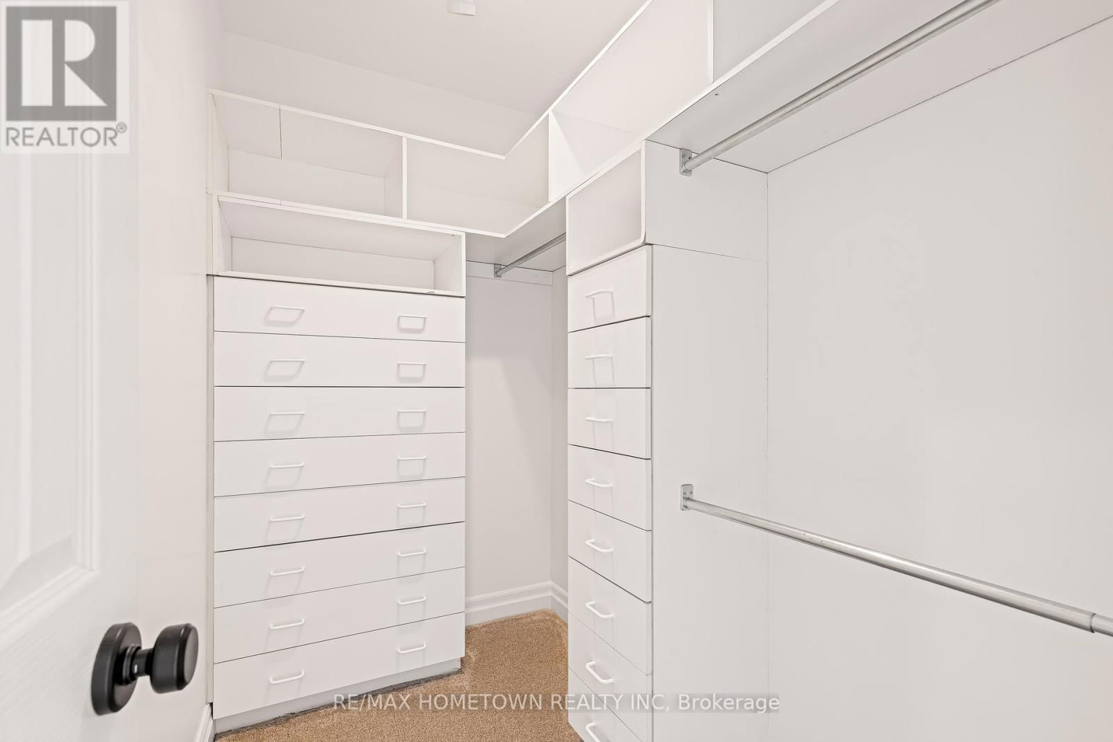 908 SHARPE'S LANE Image 33