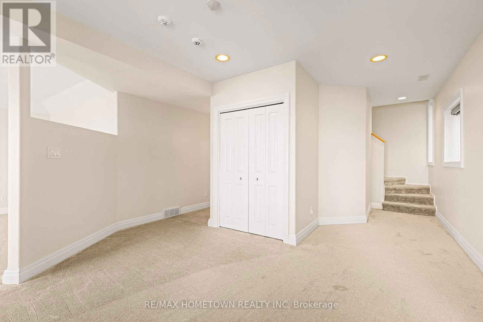 908 SHARPE'S LANE Image 35