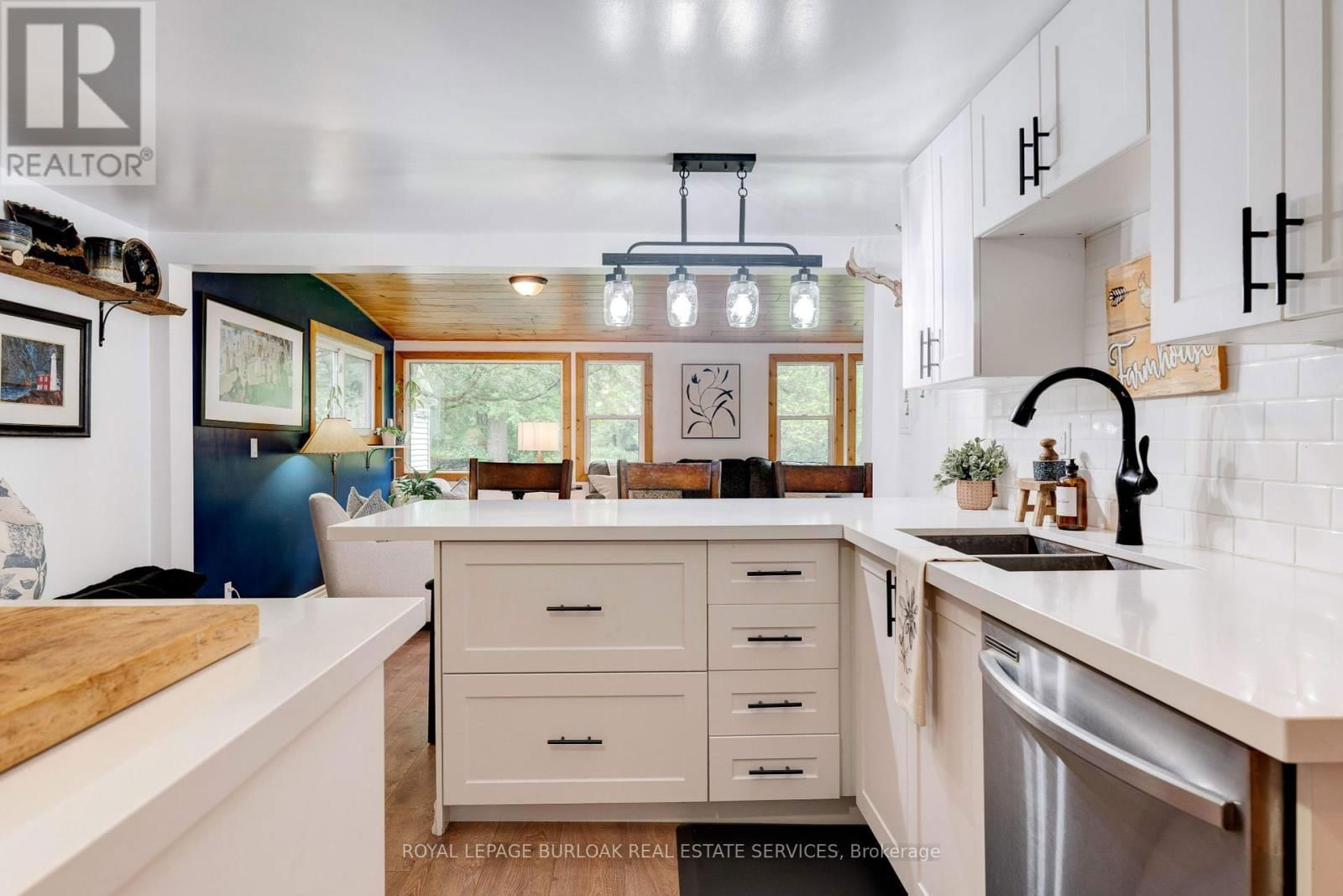 401 LYNDEN ROAD Image 13