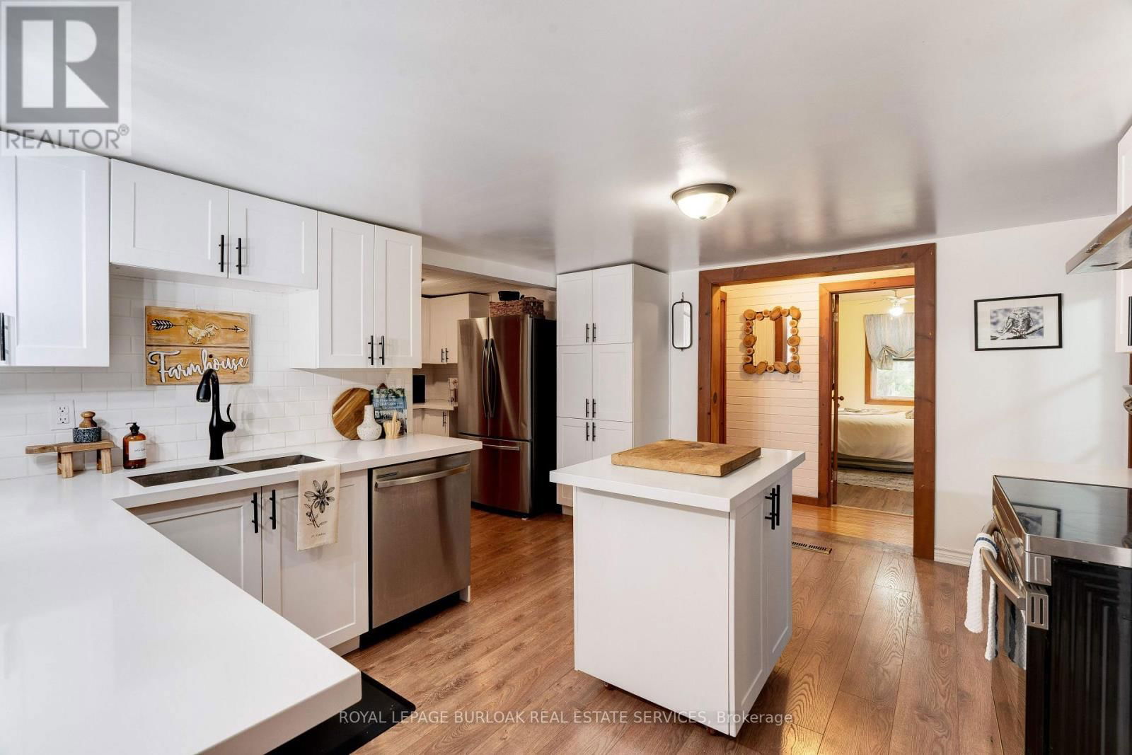 401 LYNDEN ROAD Image 15