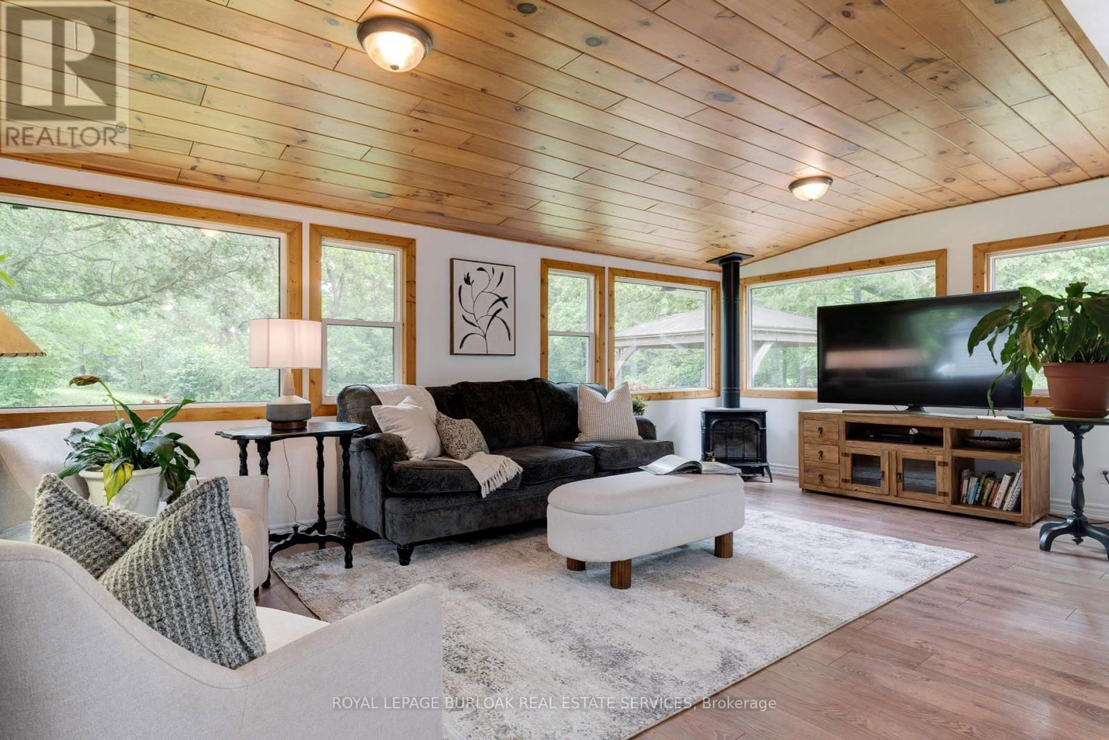 401 LYNDEN ROAD Image 17