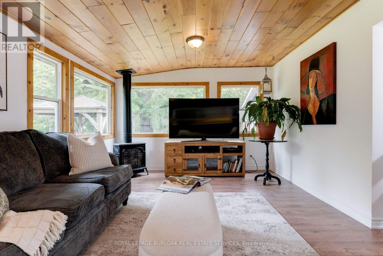 401 LYNDEN ROAD Image 19