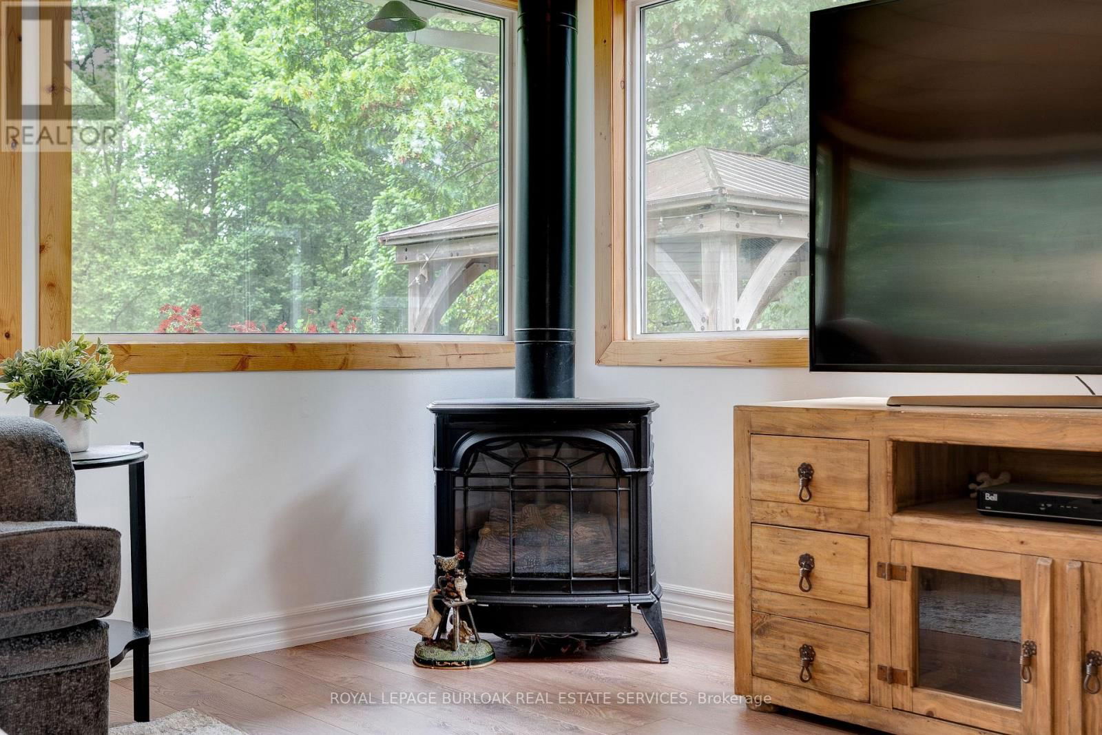 401 LYNDEN ROAD Image 23