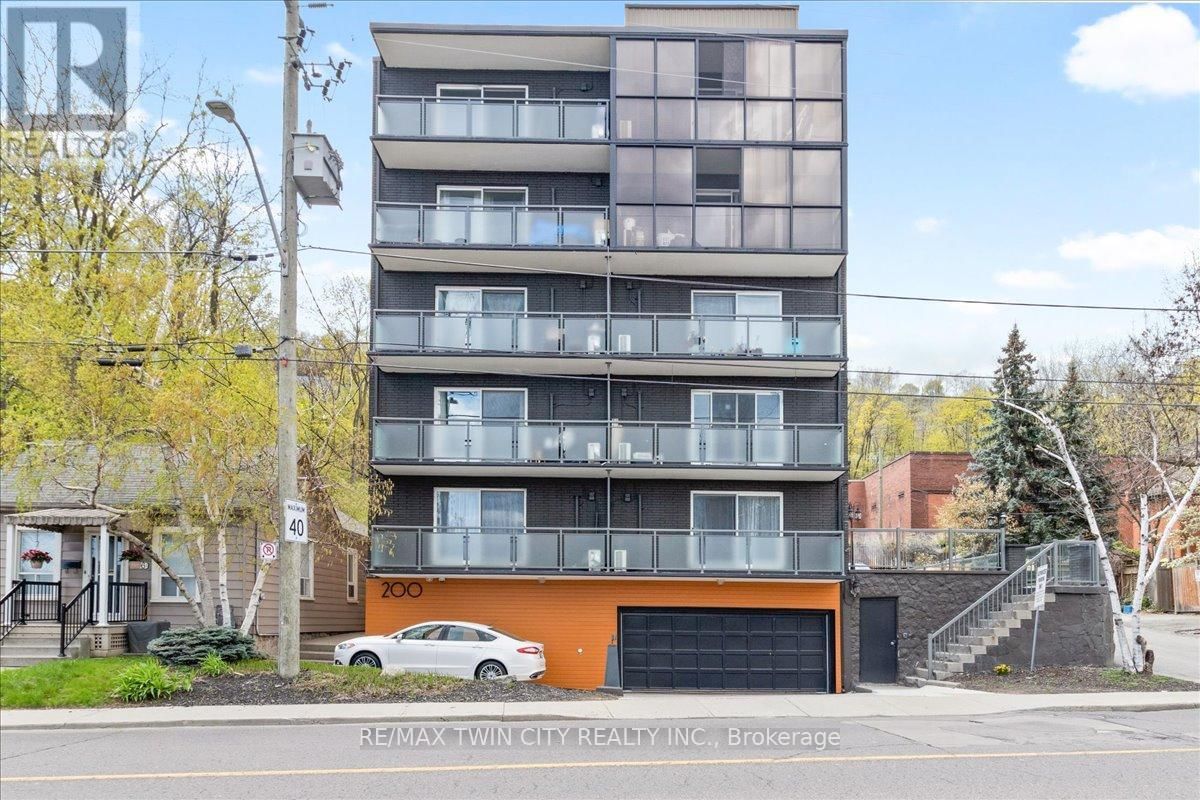 600 - 200 CHARLTON AVENUE EAST Image 1