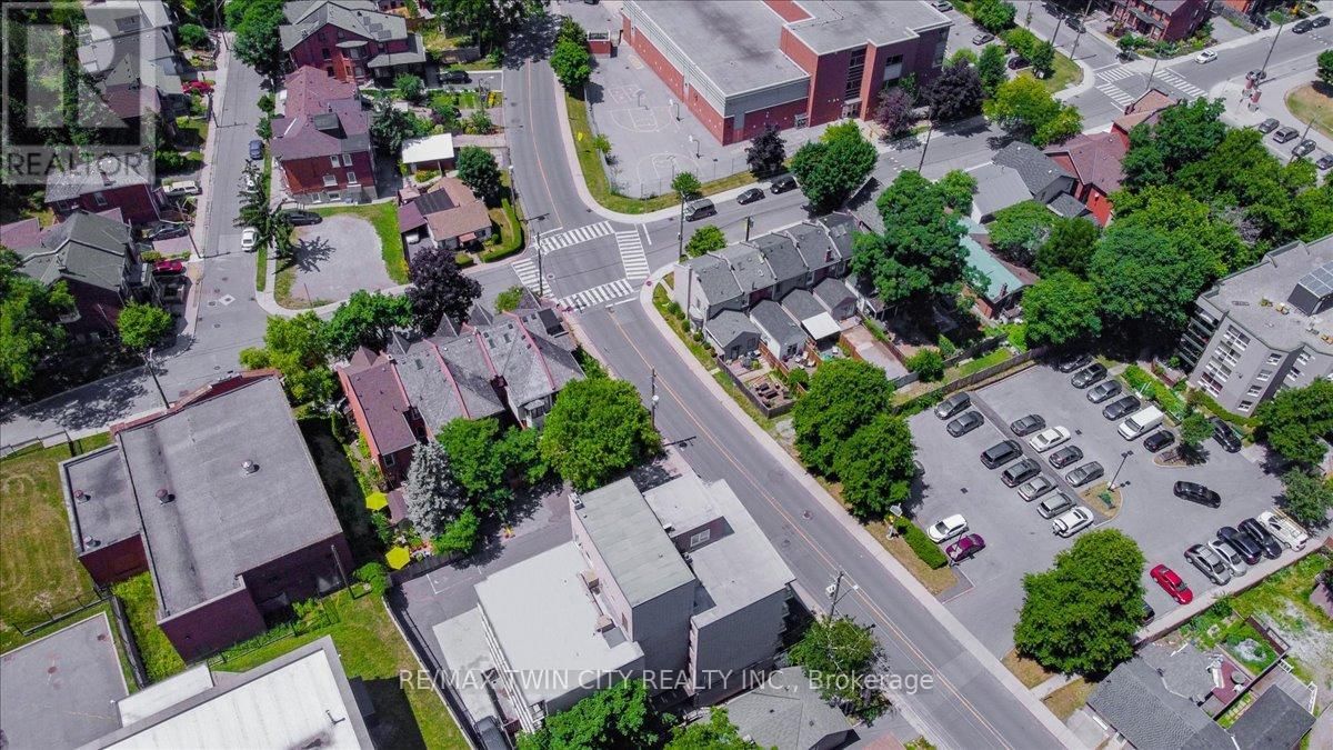 600 - 200 CHARLTON AVENUE EAST Image 23