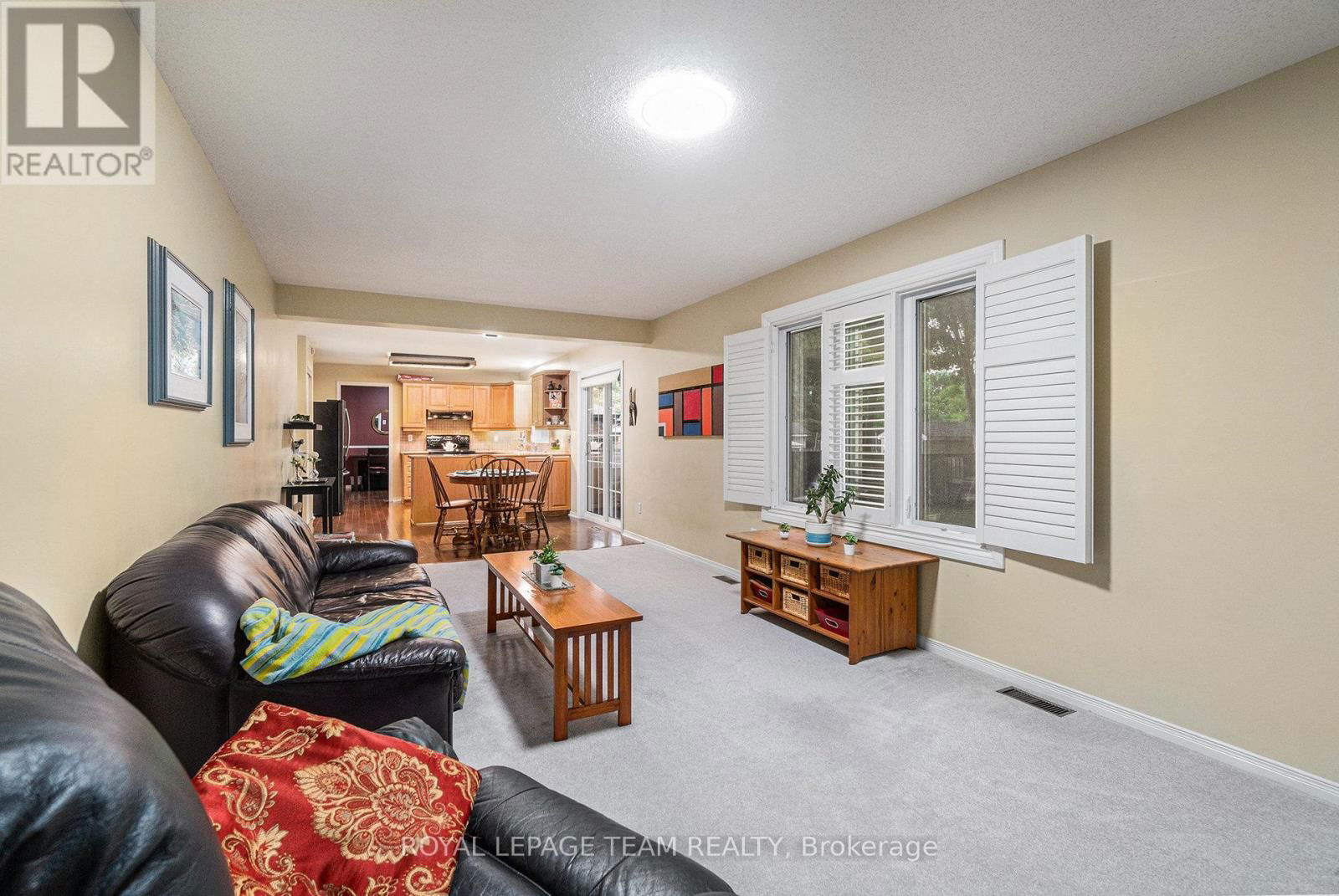 18 QUEENSTON DRIVE Image 12