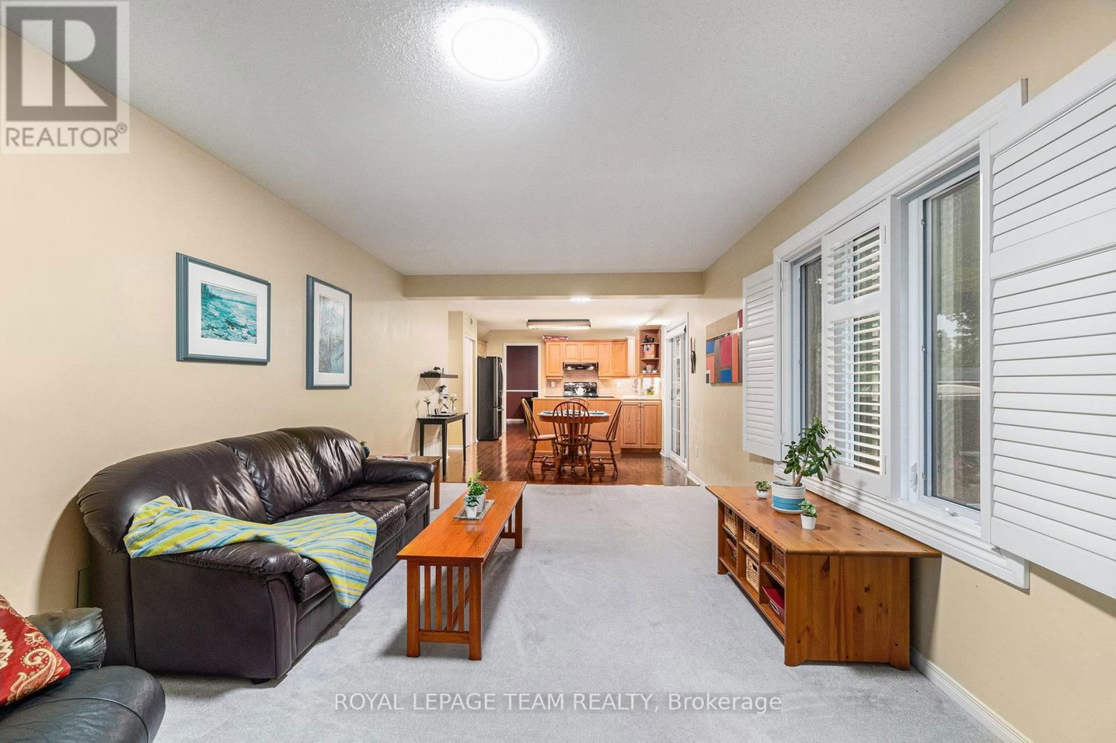 18 QUEENSTON DRIVE Image 13